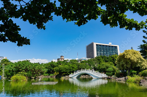 Sunny view of the Guang Hua Pond © Kit Leong