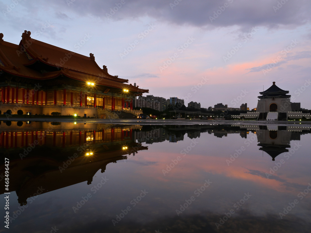 Naklejka premium Exterior view of the National Chiang Kai shek Memorial Hall with reflection