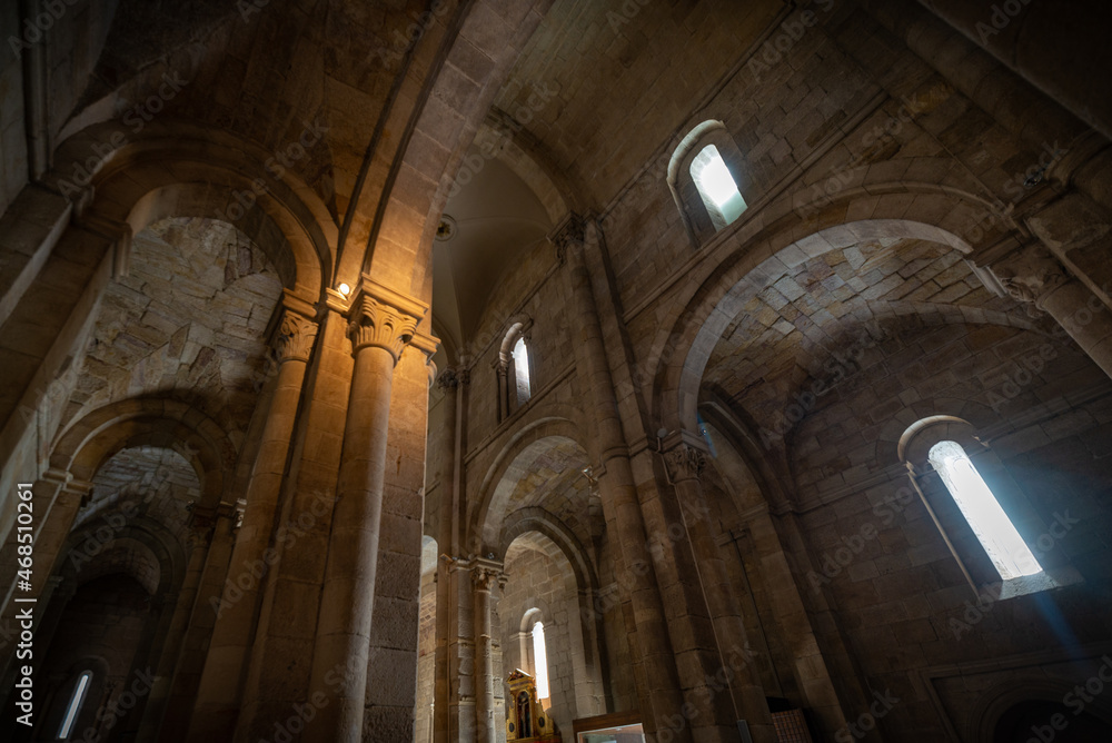 iglesia románica de Zamora en el casco histórico, España