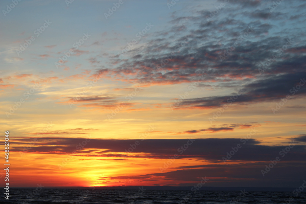 Fototapeta premium pink sunset cloudy sky background