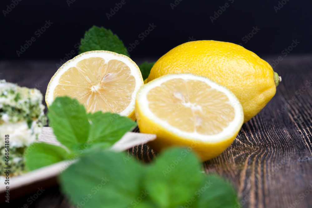 sliced green lime and yellow lemon sliced green lime and yellow lemon