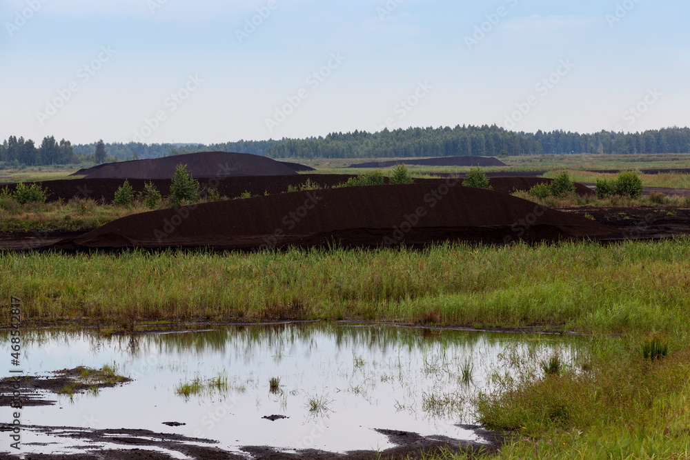 the flooded area where peat is extracted