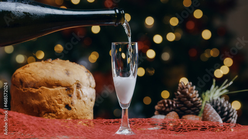 Decorazioni di spumante e panettone per Natale photo