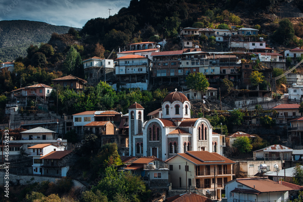 Obraz premium Old a beautiful town on the rock.