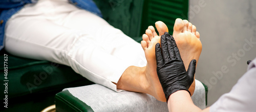 Foto Moisturizing the feet