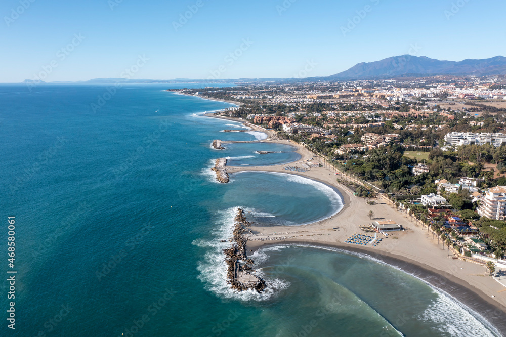 bonita vista de la playa de nueva Andalucía en el municipio de Marbella, España