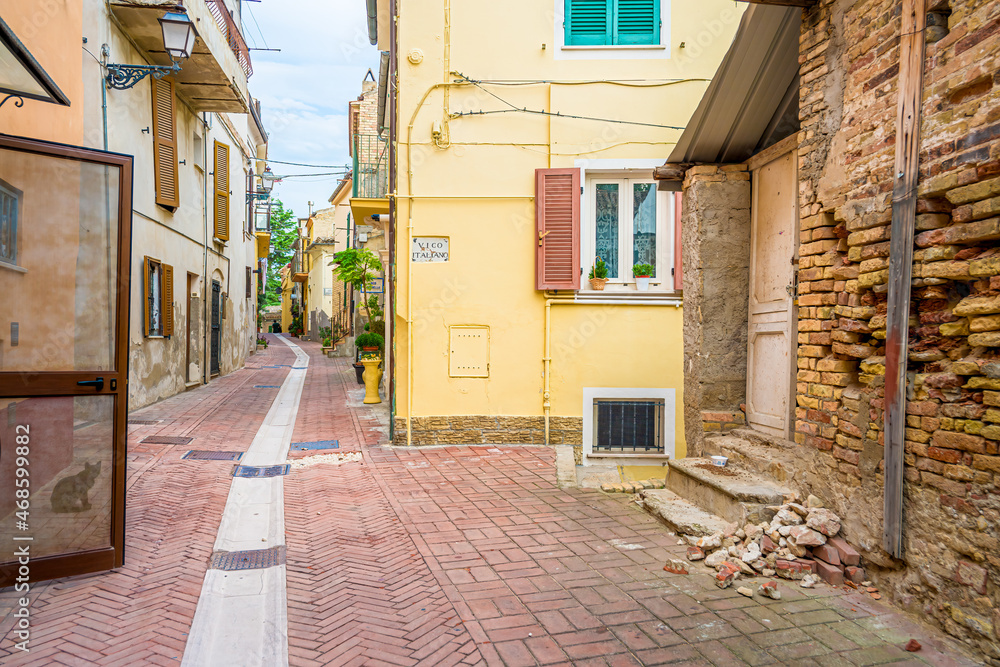 Obraz premium Streets and alleys in old town of Citta Sant Angelo, province of Pescara, Abruzzo, Italy, one of 'Borghi piu belli d'Italia' (Most Beautiful Villages in Italy)