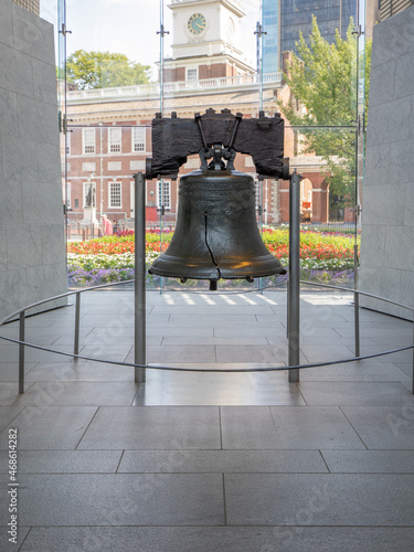 Wallpaper Mural Philadelphia, Pennsylvania, USA - August 20 2021: Historical Liberty Bell in Downtown Philadelphia. Torontodigital.ca