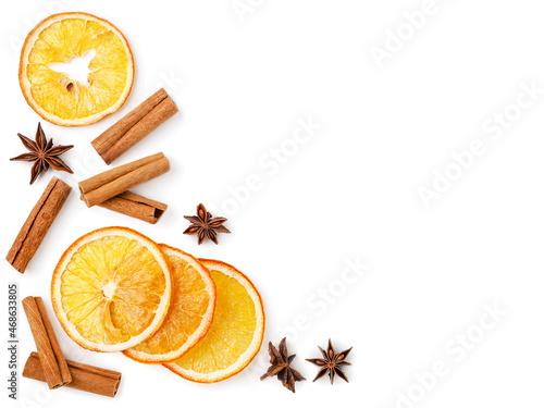 Papier peint Dried orange, cinnamon and star anise on a white background, top view