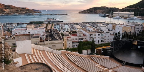 Panorámica del puerto de Cartagena al atardecer