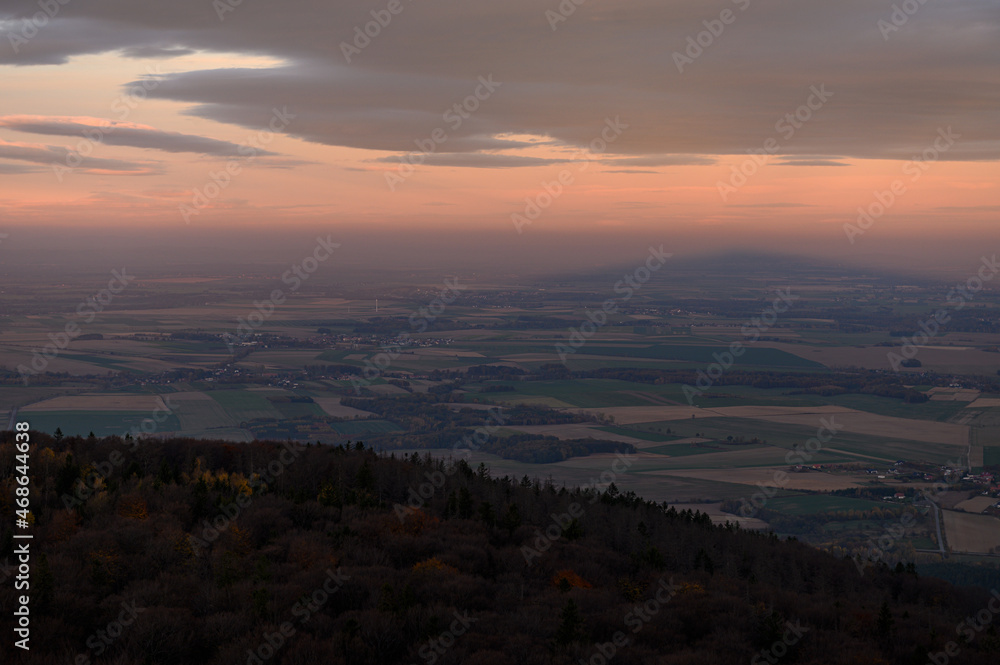 Wschód słońca na szczycie góry Ślęży k.wrocławia. Kościół na Ślęży. Sunrise one the mountian Ślęża Wschód słońca na szczycie góry Ślęży k.wrocławia. Kościół na Ślęży. Sunrise one the mountian Ślęża