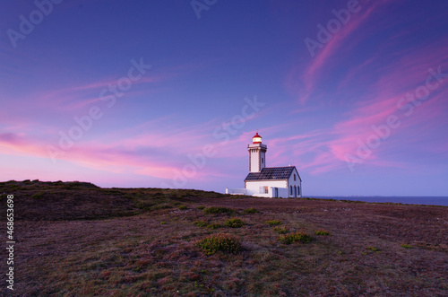 Phare des Poulains au lever du soleil