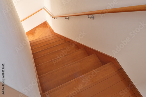 住宅の階段（下り）２