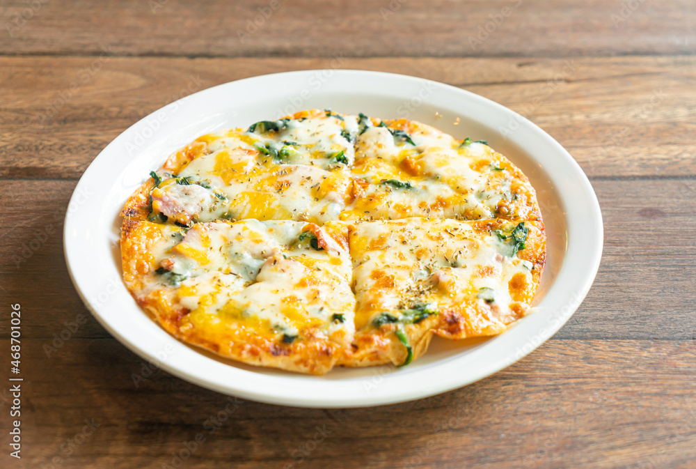 spinach and bacon pizza on plate spinach and bacon pizza on plate