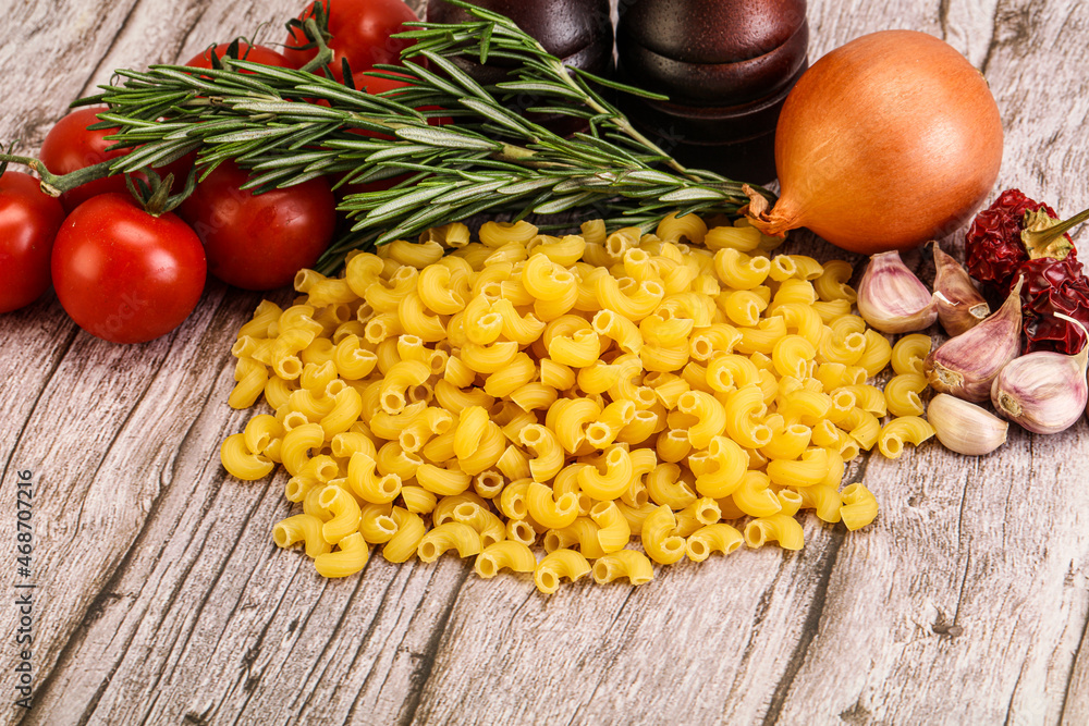 Raw Italian wheat pasta - Chifferi rigati Raw Italian wheat pasta - Chifferi rigati