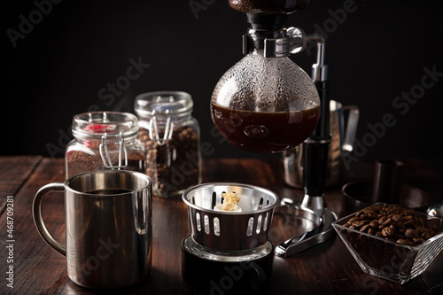 Tableau sur toile Vacuum coffee maker also known as vac pot, siphon or syphon coffee maker