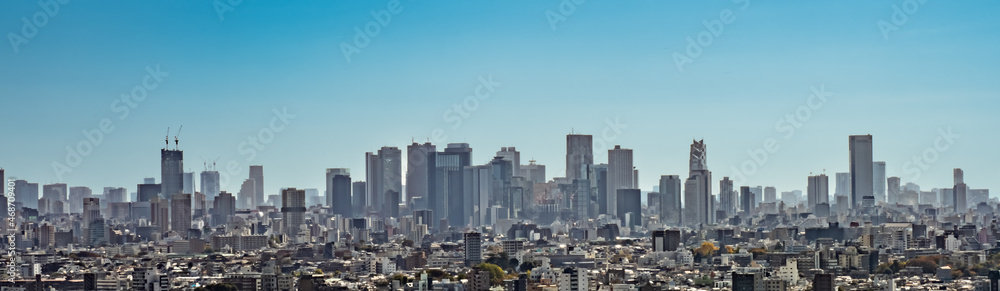 新宿の高層ビルのパノラマ