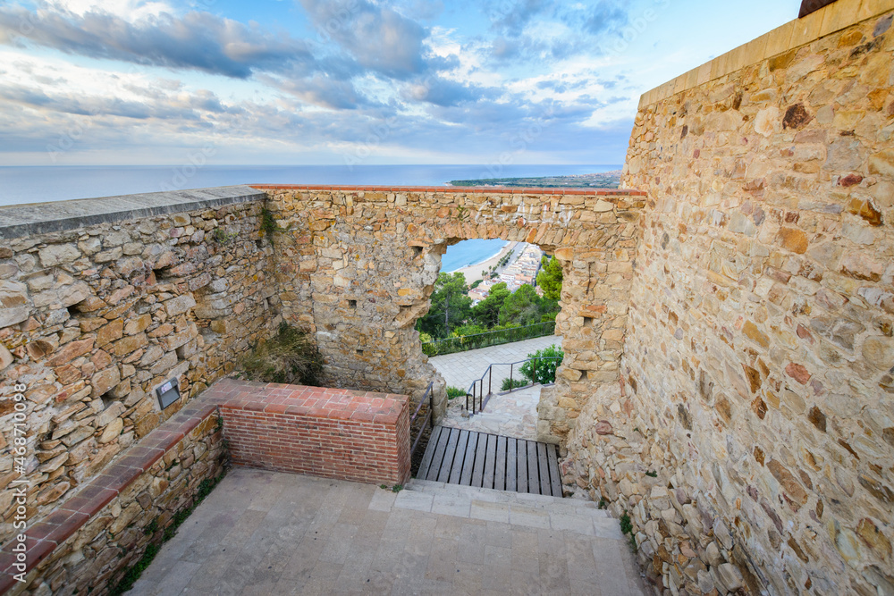 Chateau de Sant Joan à Blanes et les premières lueurs matinales
