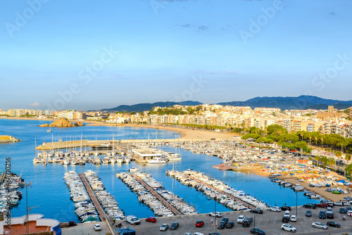 Ville plage et port de Blanes en Espagne © Gael Fontaine