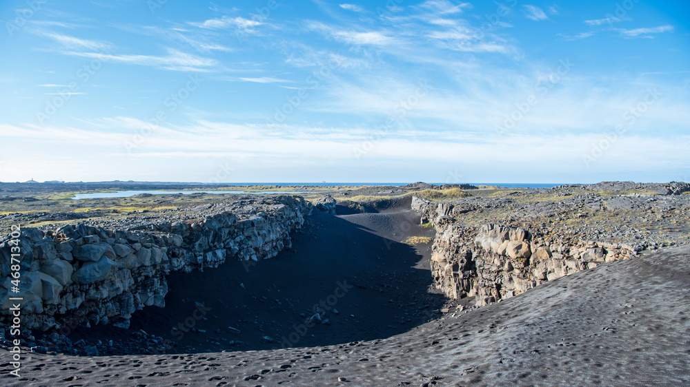 Iceland Mid Atlantic Ridge Rifting Mid-Atlantic Ridge near Sandvík on Reykjanes Peninsula, Iceland Stock ...