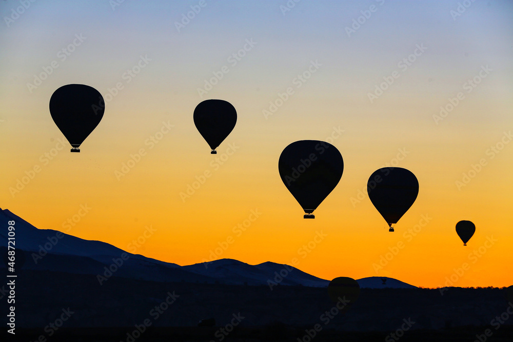 Fototapeta premium Cappadocia sunrise and balloons