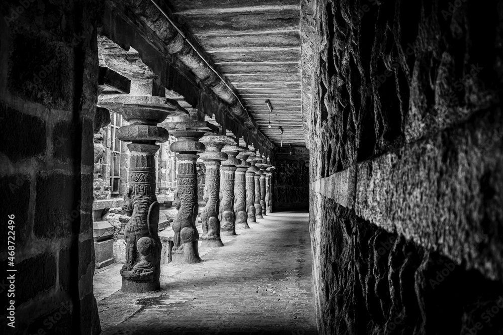 Fototapeta premium Thiru Parameswara Vinnagaram or Vaikunta Perumal Temple is a temple dedicated to Vishnu, located in Kanchipuram in the South Indian state of Tamil Nadu - One of the best archeological sites in India