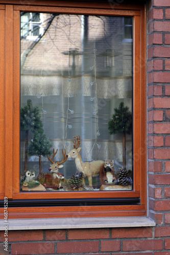 winterwald szenerie im wohnzimmerfenster © kristina rütten