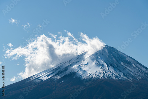 山梨県・河口湖から見た富士山【Close-up Mt. Fuji】