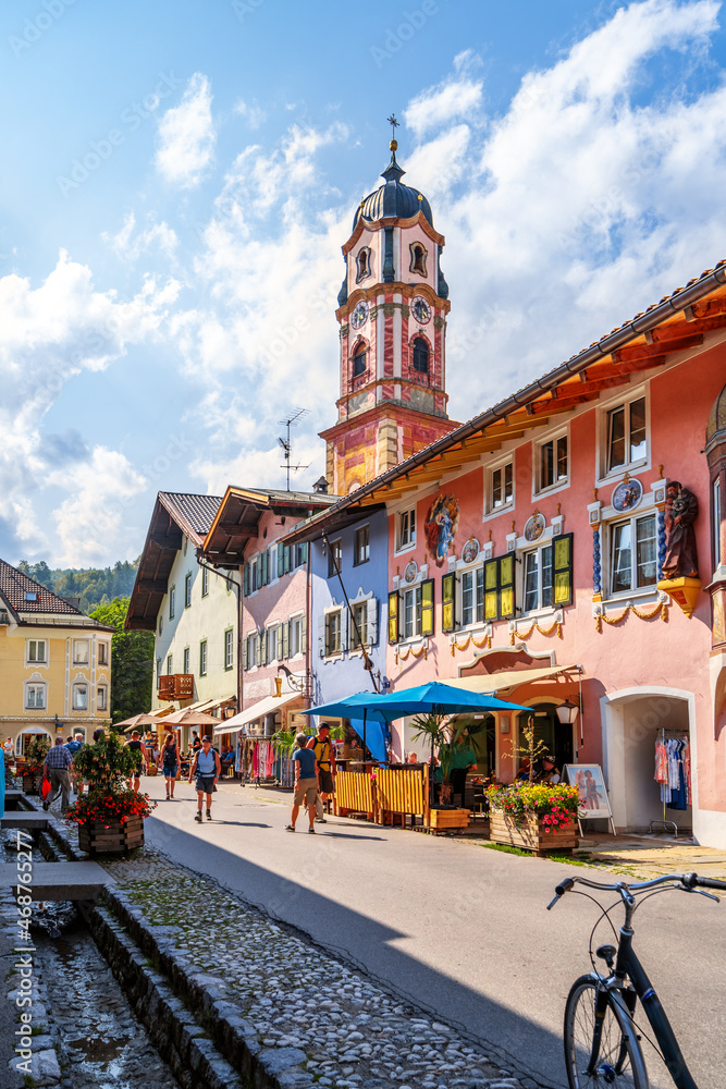 Obraz premium Sankt Peter und Paul Kirche, Mittenwald, Bayern, Deutschland 