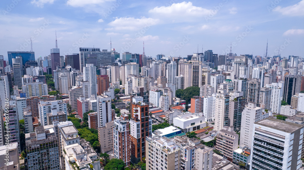 Obraz premium Aerial view of Jardins district in São Paulo, Brazil. Residential and commercial buildings in a prime area with Av. Paulista on background