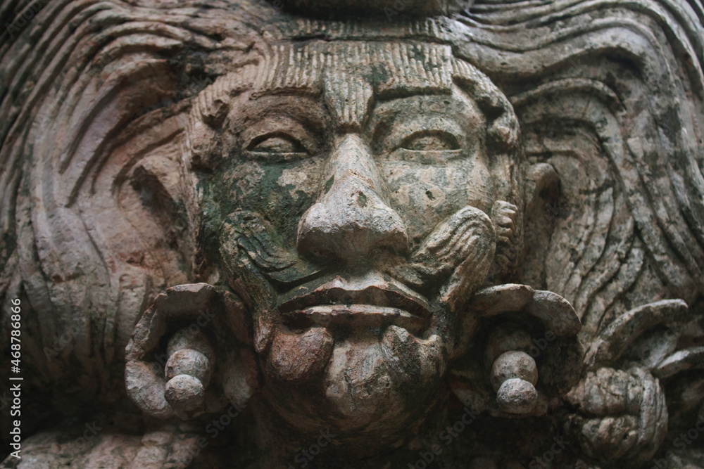 head of mayan statue