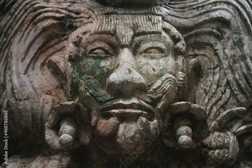 head of mayan statue © RUBEN