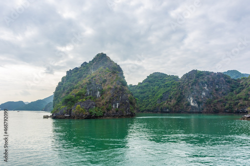 Ha Long Bay landscape, Vietnam © Stefano Zaccaria