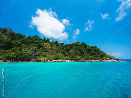 Fototapeta Naklejka Na Ścianę i Meble -  Ko Rang Island. Scenic rocky beach, clear turquoise seawater against summer blue sky. Mu Koh Chang National Park, Trat, Thailand.