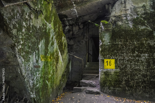 Foto GIERLOZ, POLAND, 28 AUGUST 2018: The Wolf's Lair, the bunker where Hitler was hi