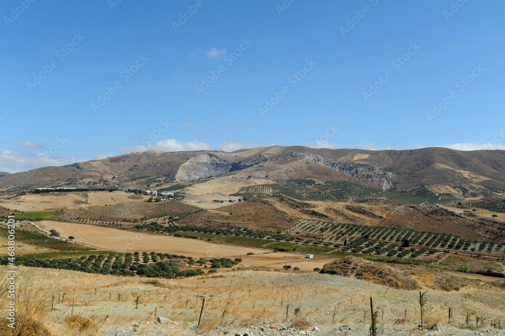 Les monts Megali Koryfi près de Metaxochori en Crète