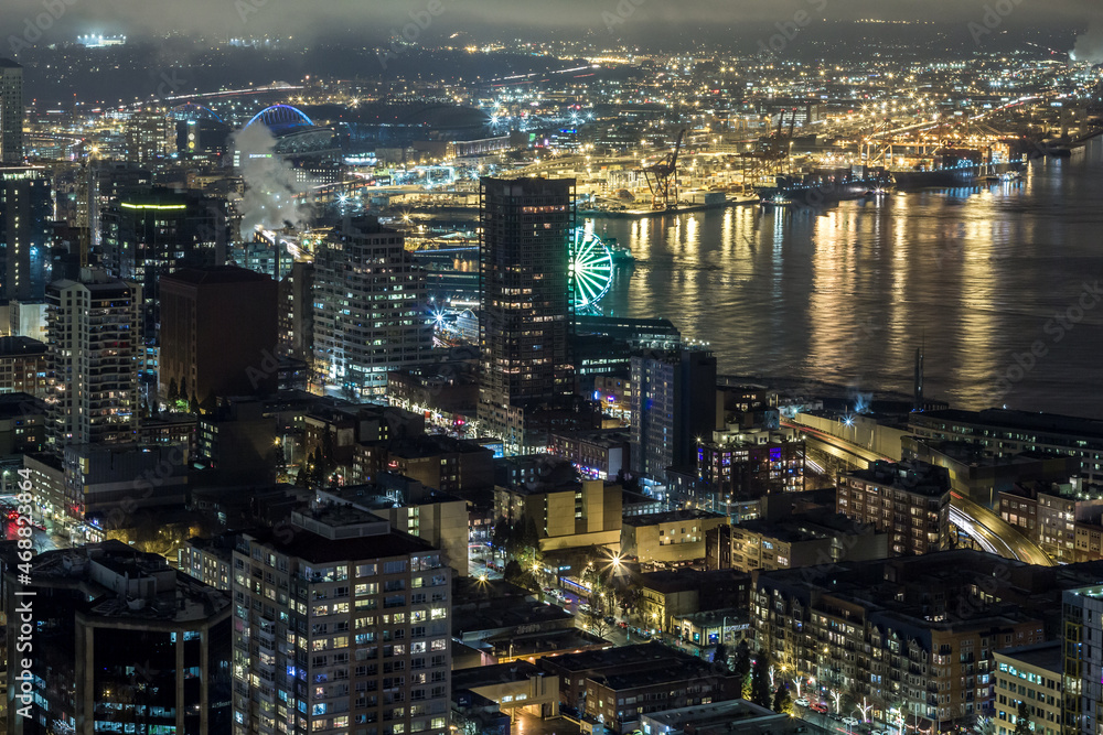 Fototapeta premium Seattle downtown at night shoot from Space Needle