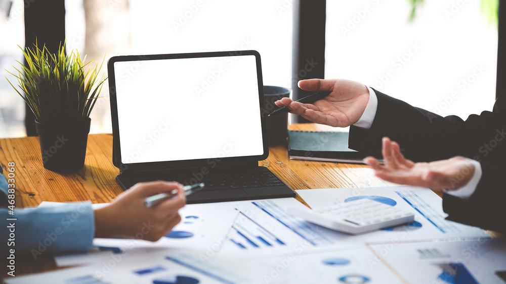 © Daenin - business plan, teamwork concept, team meeting, business people using laptop at office, intern team working on laptop new startup project © Daenin - business plan, teamwork concept, team meeting, business people using laptop at office, intern team working on laptop new startup project