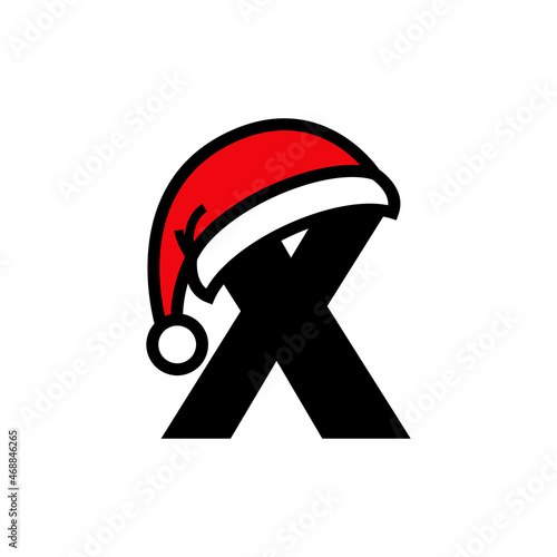 Logotipo con letra inicial X con silueta lineal de sombrero de Papá Noel en color negro y rojo, para su uso en invitaciones y tarjetas de felicitación
