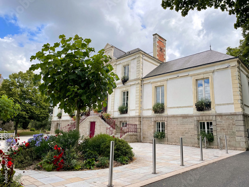 Établissement public et Végétation à Montaigu en Vendée photo