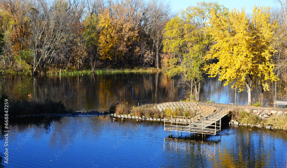Obraz premium Colorful autumn landscape with a lake