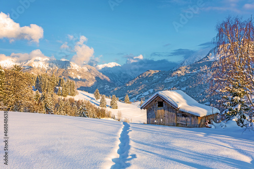 Winter - Allgäu - Tiefschnee - Stadel - Alpen - Skifahren