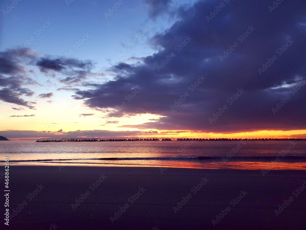 Fototapeta premium 朝日 空 海