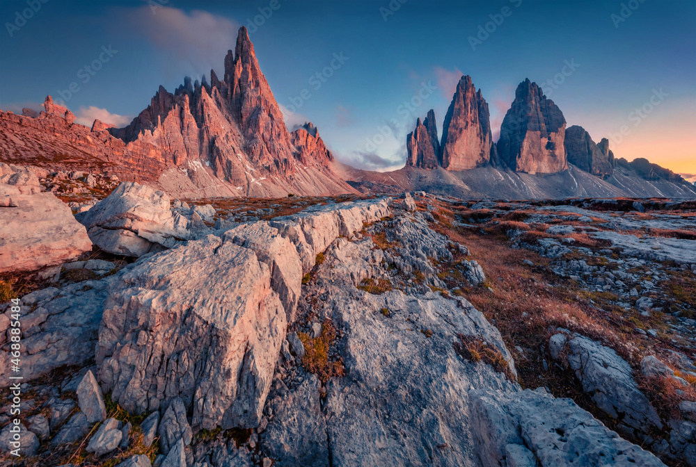 Obraz premium Fantastic autumn sunset in Tre Cime Di Lavaredo National park with Paternkofel Peak. Unbelievable evenig scene of Dolomite Alps, Italy, Europe. Beauty of nature concept background.