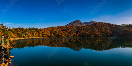 紅葉の六観音御池_標高1200mにある自然豊かな美しい高原_韓国岳や池めぐり自然探勝路、甑岳など霧島山の登山が楽しめる