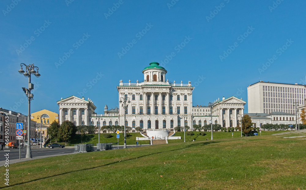 Fototapeta premium The main facade of the Pashkov house in Moscow