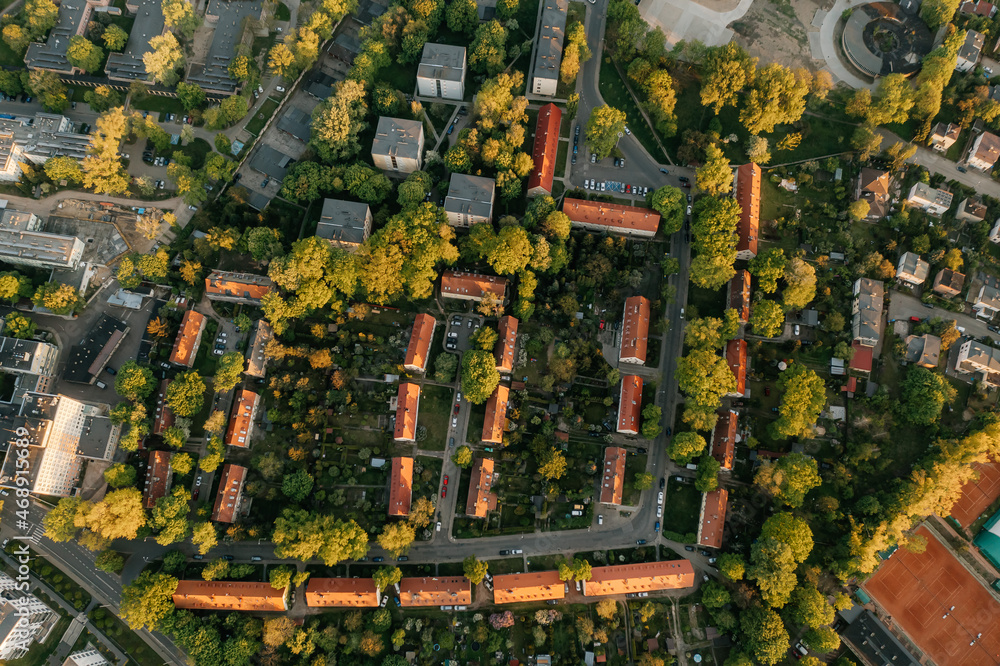 Zielone osiedle wokół parkowej okolicy