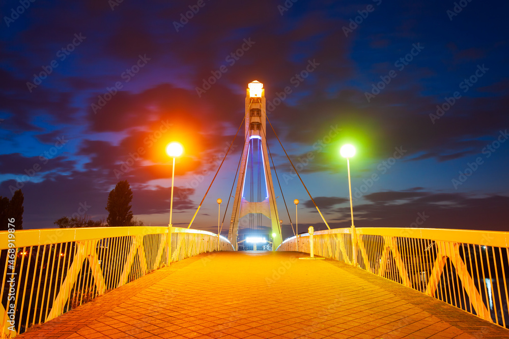 Obraz premium Kisses bridge through Kuban river, Krasnodar