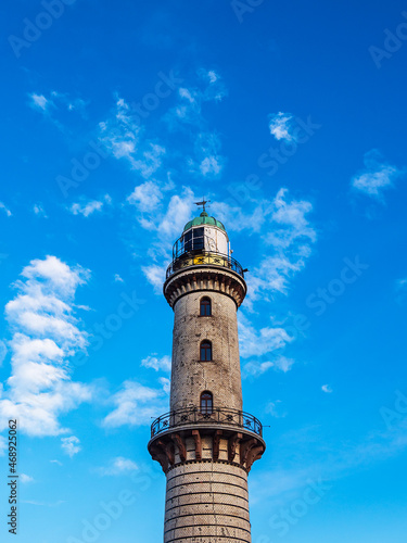 Blick auf den Leuchtturm im Ostseebad Warnemünde