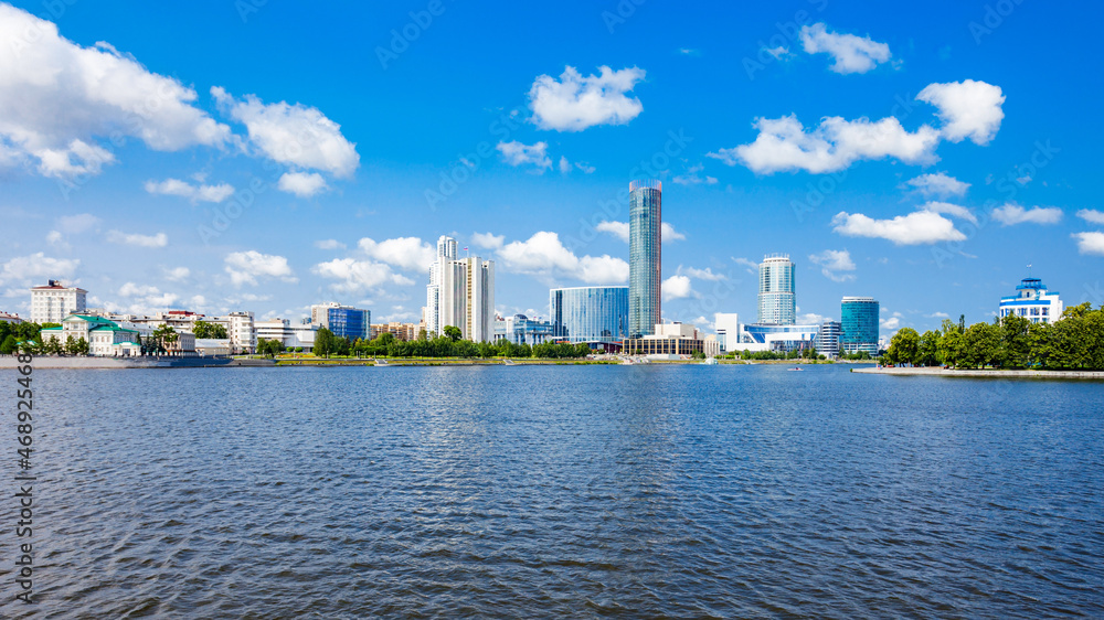 Obraz premium Yekaterinburg city center skyline